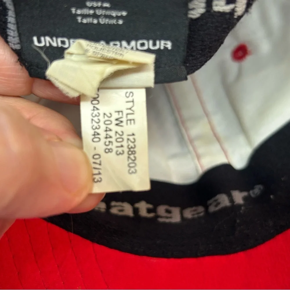 Under‎ Armour Hat Cap Youth Kids Boys S/M Flex Stretch Fitted Red Black Logo